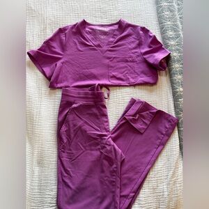 Welles women’s scrub set. Orchid color.